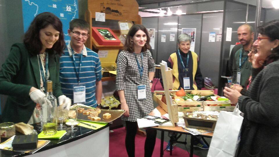 Les équipes de l'Adapei sur le stand